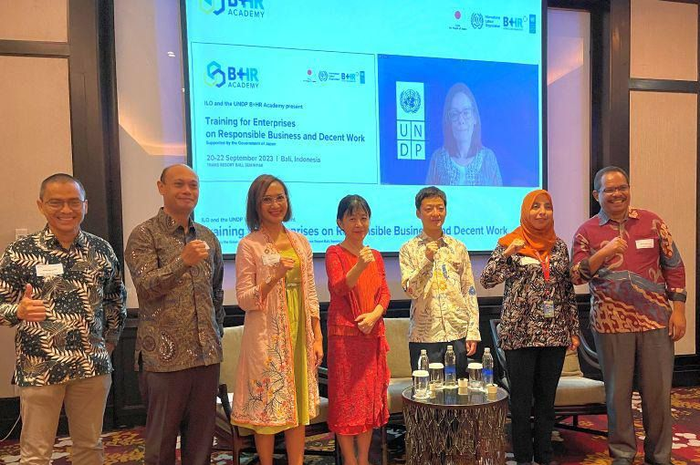 Program pelatihan ILO dan UNDP, dengan dukungan dari Pemerintah Jepang, berfokus pada penguatan penerapan praktik bisnis yang bertanggung jawab pada perusahaan Indonesia dan Jepang yang beroperasi di Indonesia.
