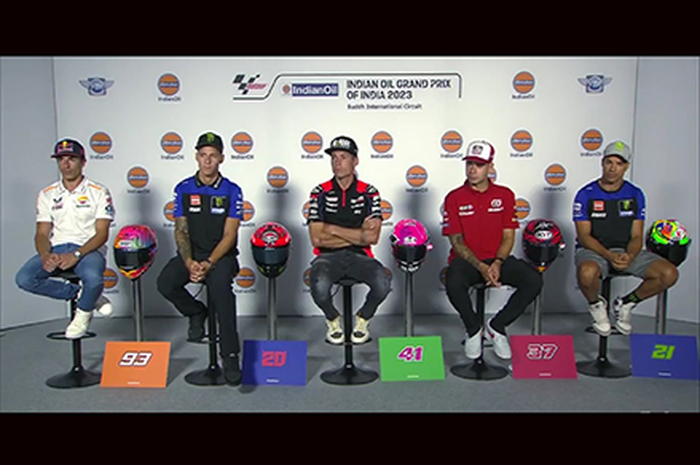 Marc Marquez (paling kiri) bersama ki-ka: Fabio Quaetararo; Aleix Espargaro; Augusto Fernandez dan Franco Morbidelli di konferensi pers MotoGP India 2023, meski telat datang tidak bikin semangat jadi kendor