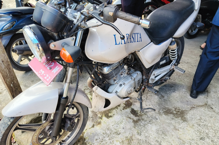 Suzuki Thunder jadi motor murah dilelang Rp 1,7 jutaan di Manokwari, sering buat isi Pertalite dalam jumlah banyak.