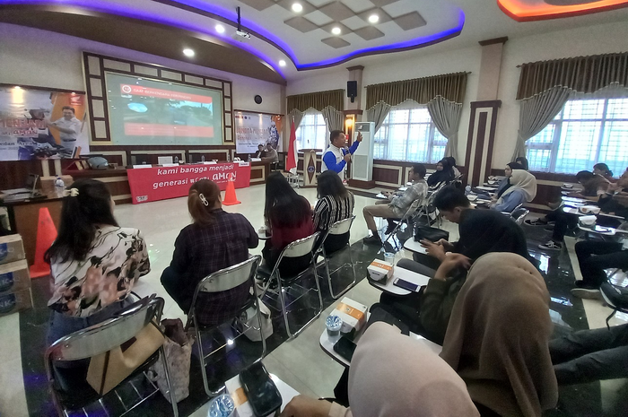 Fokus keamanan berkendara motor, AHM ajak ribuan mahasiswa jadi generasi peduli keselamatan.