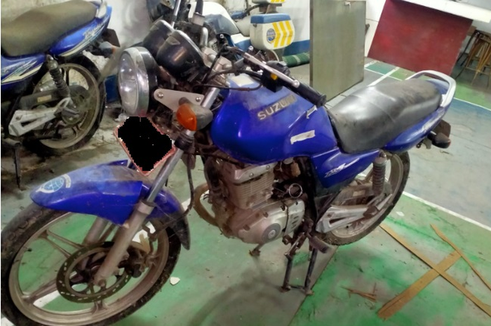 Ilustrasi Suzuki Thunder yang sering digunakan penjual bensin eceran