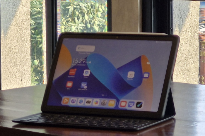 Huawei Matepad 11 Papermatte edition menggunakan layar yang dilapisi oleh lapisan anti glare matte