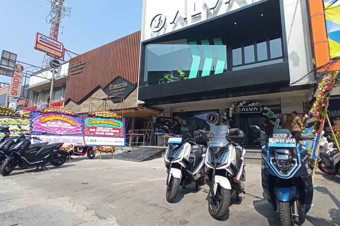 Diler baru ALVA Experience Center buka di Kelapa Gading, Jakarta Utara, Sabtu (28/10/2023).