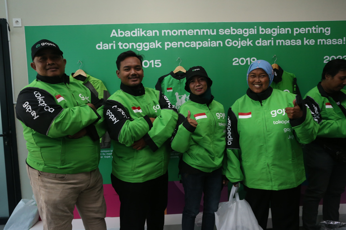Jaket motor baru untuk para driver ojol Gojek. 