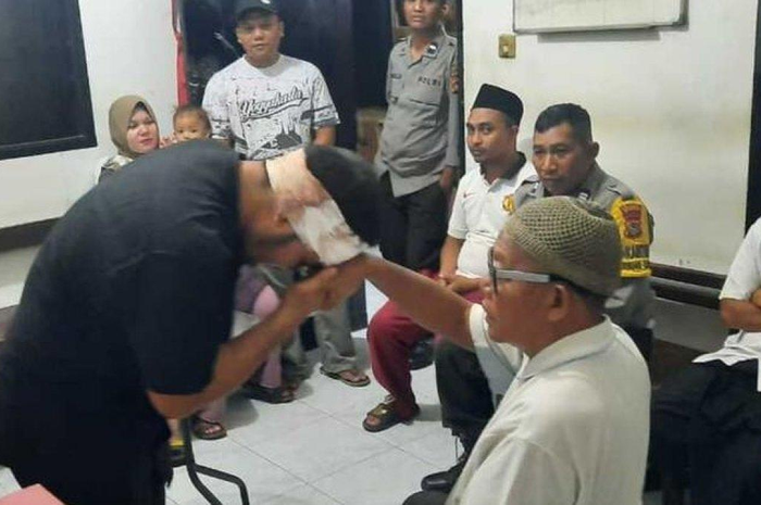 Proses mediasi ayah tebas telinga anaknya di Mataram