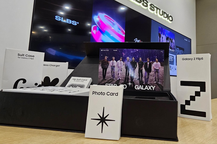 Flipsuit Case Edisi Stray Kids kolaborasi Samsung yang ada di SLBS Studio Lotte Shopping Avenue Jakarta