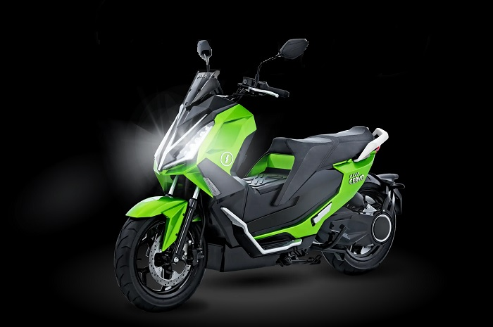 Foto ilustrasi lampu motor listrik, tembus saat hujan?