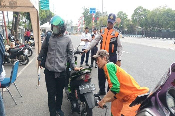  uji emisi akan dimulai tahun ini menggunakan sistem ETLE, kendaraan tidak lulus uji emisi ditolak bayar pajak.