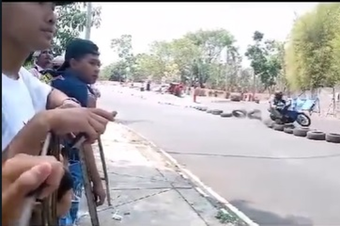 Model sirkuit non permanen yang double track cenderung membahayakan dan bisa berkorban nyawa. 