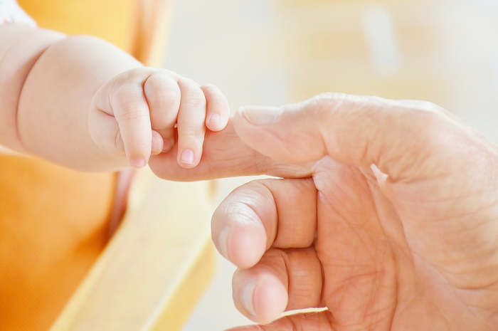 Berikut adalah lima ide hadiah yang istimewa untuk bayi baru lahir dan ibu, dari keranjang hingga kelas pemijatan.