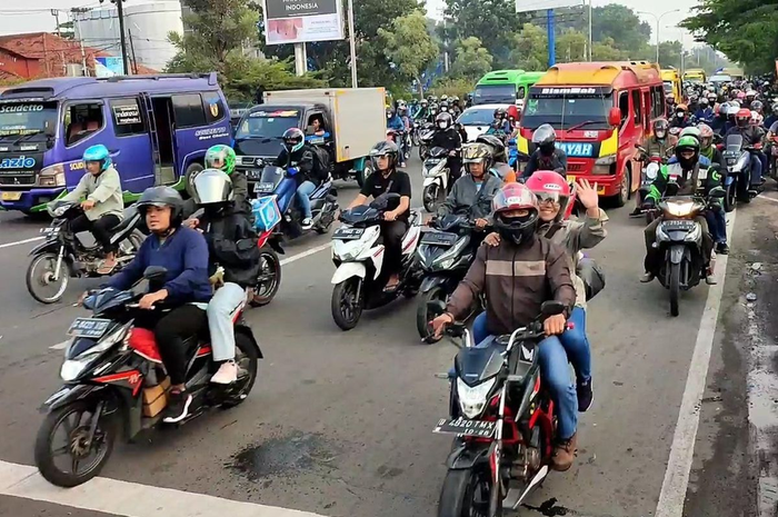 Pemotor akan lebih tenang turing di libur Natari 2023 karena truk barang akan dibatasi melintas. 