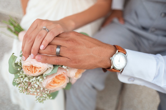 Ada banyak pilihan hadiah untuk diberikan kepada pasangan pengantin yang sangat berguna dan berkesan.