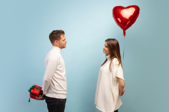 (ILUSTRASI) Arti istilah Love Bombing
