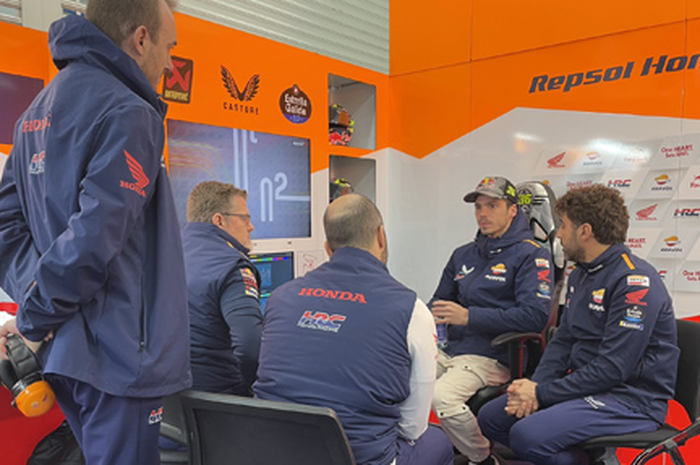Penampakan Joan Mir bersama mantan crew chief Marc Marquez, Santiago Hernandez, dipastikan diduetkan di MotoGP 2024