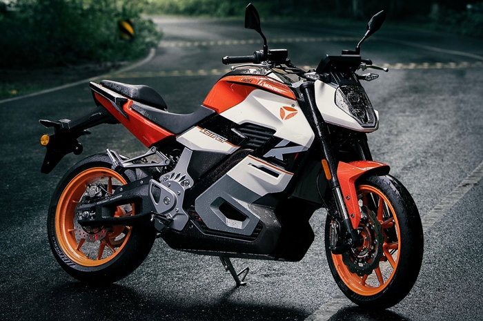 Yadea Kemper motor listrik dengan desain street fighter