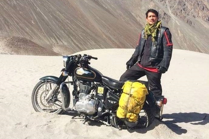 Chef Juna saat di Nubra Valley naik motor Royal Enfield