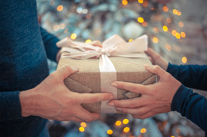 Tak ada salahnya memberikan ucapan hingga hadiah spesial Natal untuk teman Kristiani sebagai bentuk syukur dan toleransi.