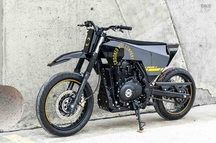 Tampak depan modifikasi motor Royal Enfield Himalayan Scram 411 Supermoto.