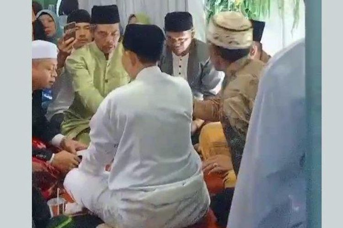 Pelaksanaan akad nikah pasangan sesama jenis di Desa Pakuon, Kecamatan Sukaresmi, Kabupaten Cianjur, 28 November 2023 