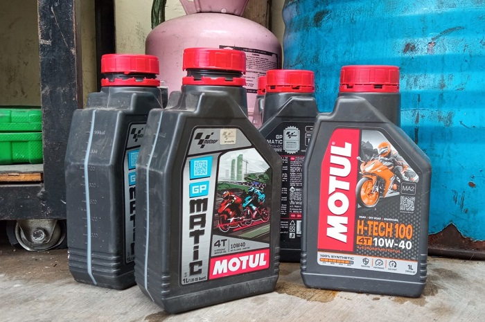 Ilustrasi botol oli Motul bekas.