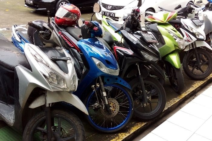 Titip motor di kantor polisi ternyata gratis. Hanya butuh surat-surat saja.