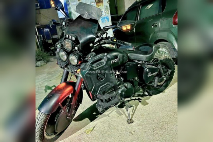Tampilan modifikasi motor Royal Enfield Classic 350 yang memakai part Harley-Davidson.