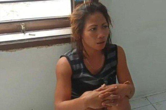 Sosok Safitri (35) wanita yang membakar rumahnya karena kesal tak diberi uang