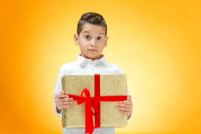 Hadiah untuk anak laki-laki yang hobi balap sepeda.