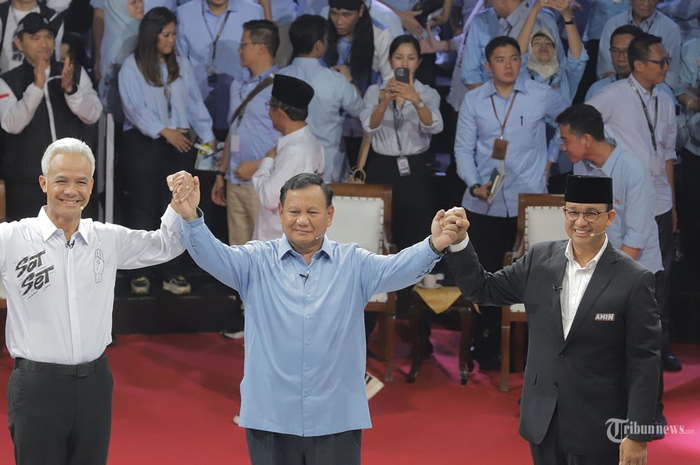 KPU memastikan bawha debat capres terakhir akan tetap dihadiri oleh pentonon meskipun Bawaslu menganggapnya mengganggu.
