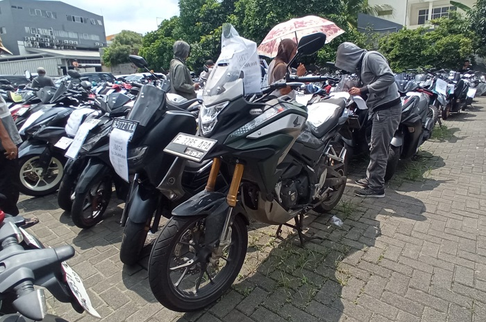 Beli Honda CB150X yang merupakan motor sport adventure ini dapat diskon sampai dengan Rp 4 juta