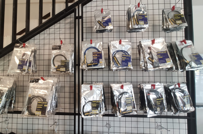 Beberapa kabel setan buat motor dan mobil di Kabelsetan Wire Solution Center.