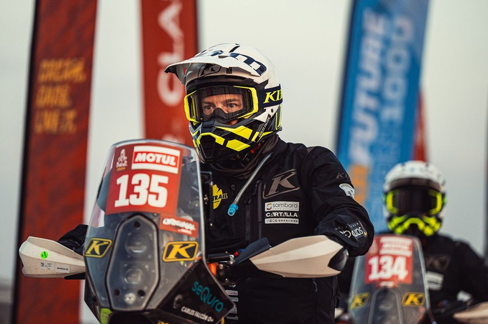 Pereli asal Spanyol, Carles Falcon meninggal dunia pada etape 8 Reli Dakar 2024 usai alami kecelakaan mengerikan. 