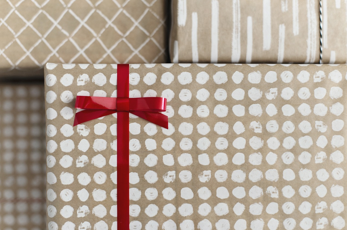 Untuk memberikan hadiah yang sesuai dengan jiwa mereka yang eksentrik, berikut adalah 10 ide hadiah yang dapat melibatkan dan memikat hati Aquarius.