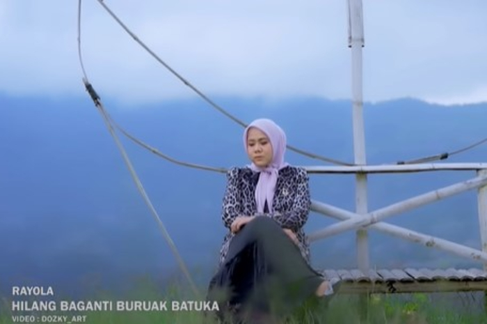 Lirik lagu Hilang Baganti Buruak Batuka - Rayola