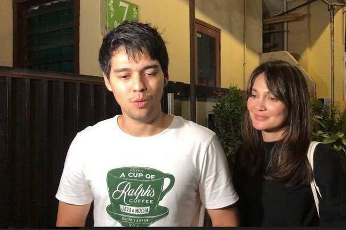 Maxime Bouttier dan Luna Maya saat ditemui di kawasan Bangka, Mampang Prapatan, Jakarta, Rabu (17/1).  