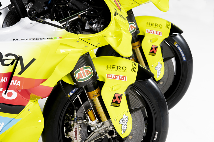 Pengereman pada motor MotoGP tidak menggunakan rem ABS, karena justru bisa berbahaya bagi pembalap. 