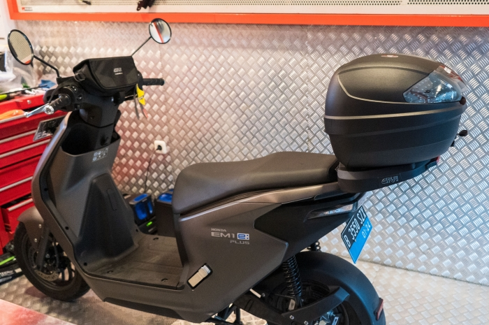 Honda EM1 e: Plus bisa langsung pasang box GIVI