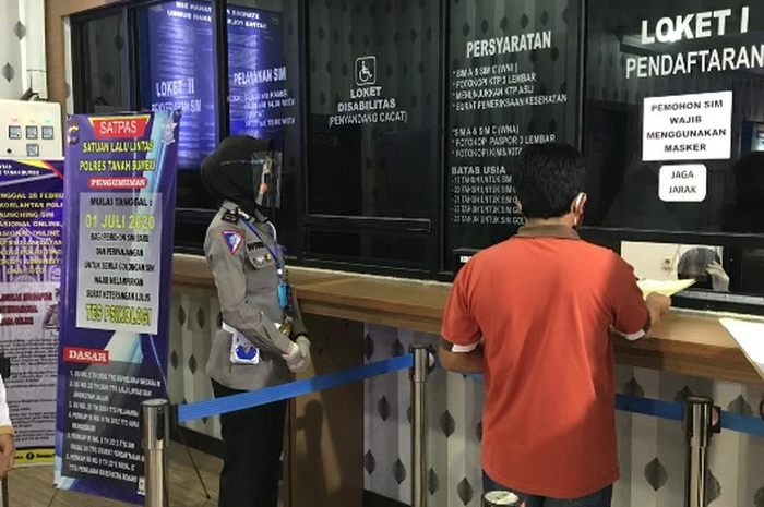 Perpanjang SIM bisa langsung di Satpas atau melalui aplikasi di HP, lengkapi 2 syarat ini biar tidak ditolak.
