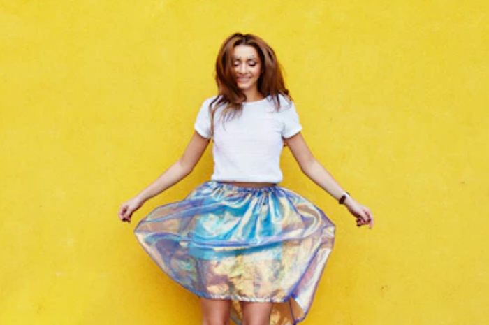 Ilustrasi pakai outfit warna keberuntungan