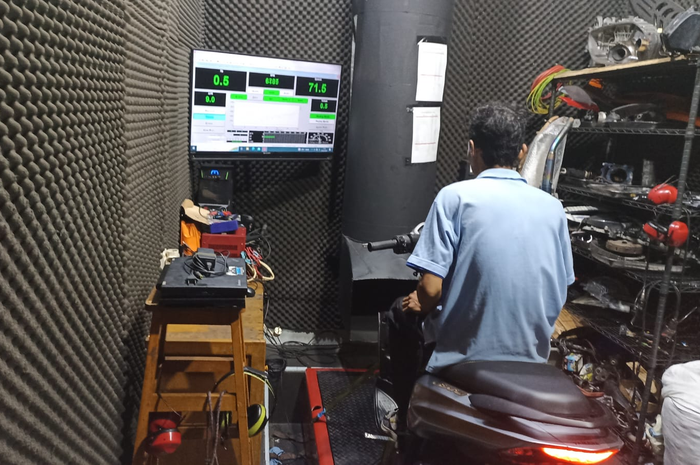 Yamaha Lexi LX 155 yang sedang dites dyno usai mengganti ECU dan kenaikan performa yang signifikan. 