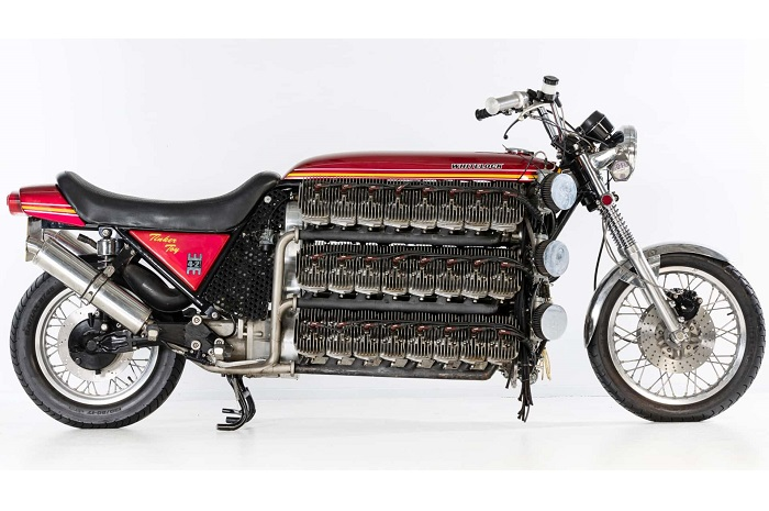 Whitelock Tinker Toy, motor gede mesin 4.200 cc 48 silinder.