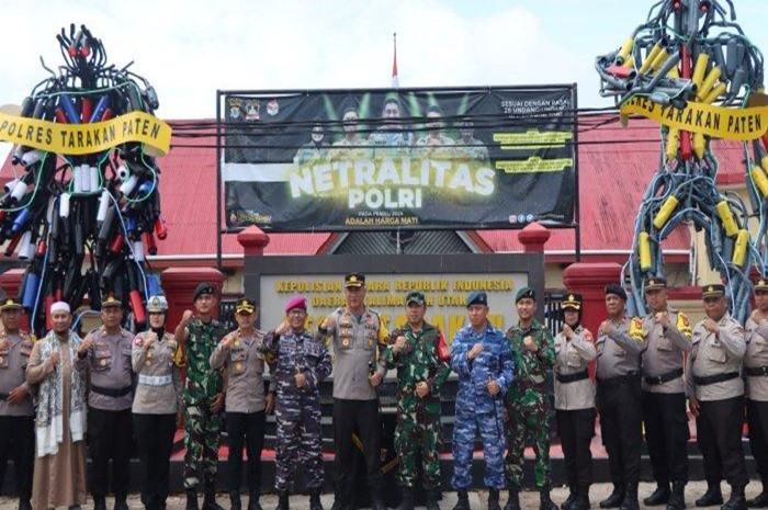 Peresmian robot Transformer berbahan knalpot brong di Mako Polres Tarakan.