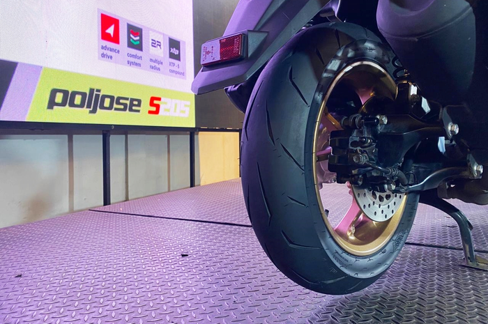 Profil ban ADX Tire tipe Poljosi S205 ring 13 inchi, cocok untuk NMAX, ADV, dan PCX yang sering turing. 