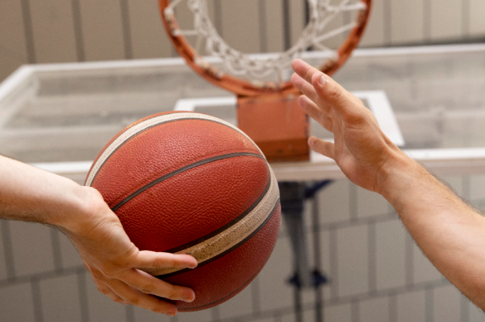 ide hadiah untuk cowok yang hobi main basket