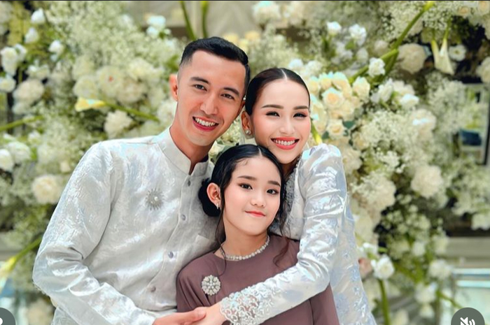 Momen lamaran Ayu Ting Ting dan Muhammad Fardhana 