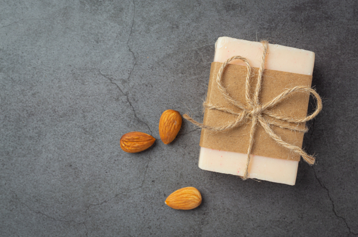 Ide hadiah bertema almond.