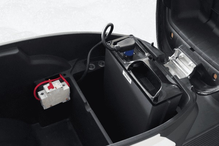 GPS Tracker akan terpasang dekat controller motor listrik, bisa matikan motor dari jarak jauh