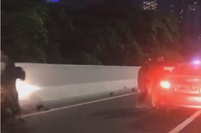 Kecelakaan di JLNT Casablanca Jakarta Selatan sering terjadi, yang mengerikan kecelakaan yang menewaskan ibu hamil di JLNT Casablanca terjadi pada Senin (27/1/2014) malam.