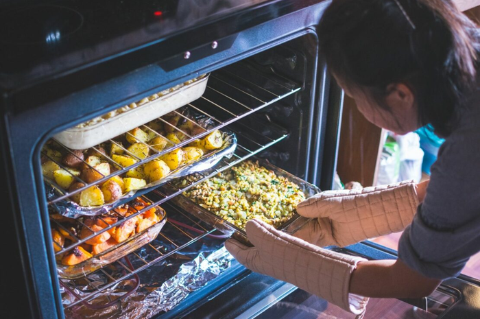 Ilustrasi makanan yang enggak boleh dimasak di oven