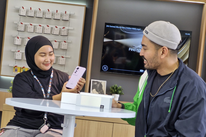 Penjualan perdana OPPO Reno 11F 5G bersama Robby Purba di EDC, PIK 2